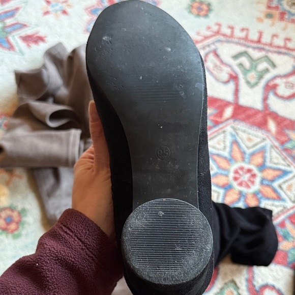 Women's Black Knee-High Suede Boots - Picture 3 of 3